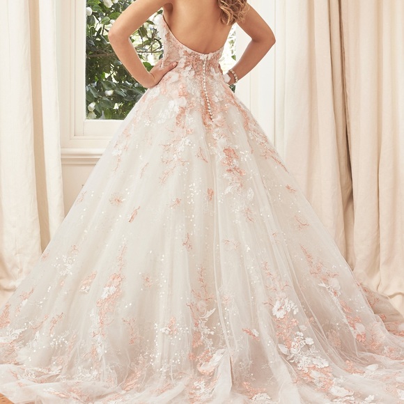 Dazzling Wedding Ball Gown - Sophia Tolli - Picture 4 of 9